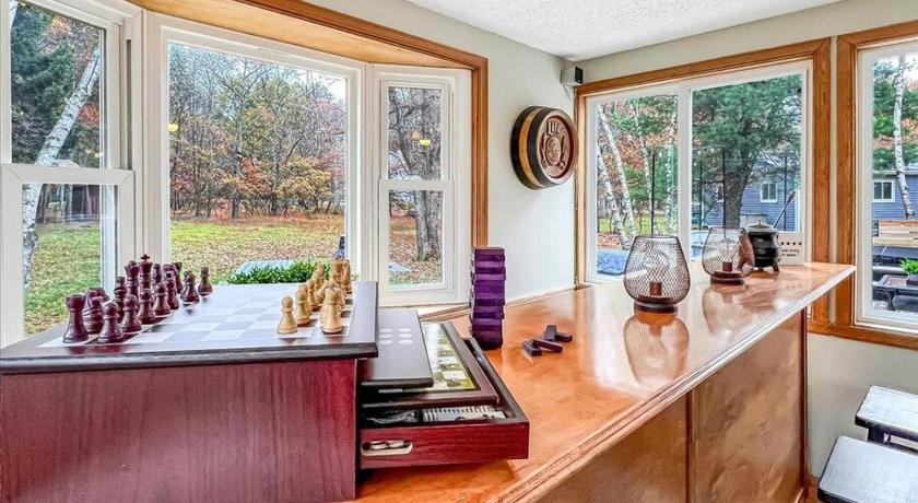 奥尔布赖茨维尔 Rustic Modern Retreat in Poconos 4星级 住宿 餐厅