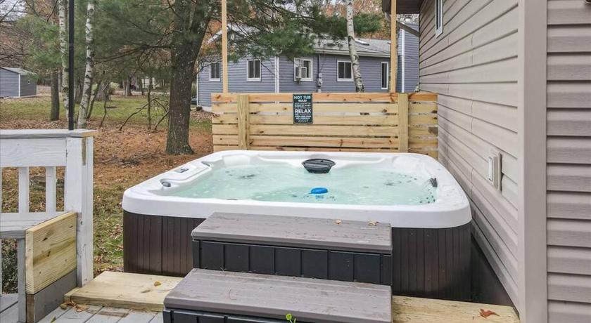 奥尔布赖茨维尔 Rustic Modern Retreat in Poconos 4星级 住宿 泳池