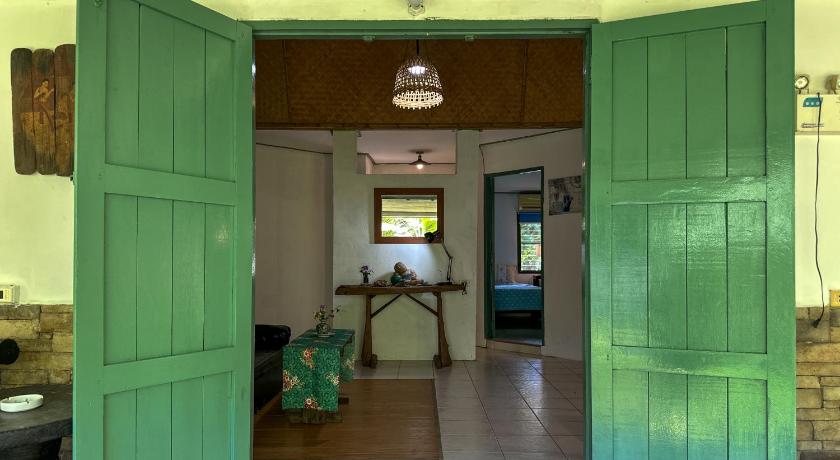 Image of Three-Bedroom House 14