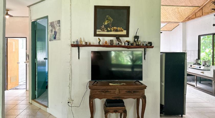 Image of Three-Bedroom House 8