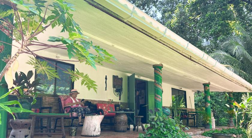 Image of Three-Bedroom House 7