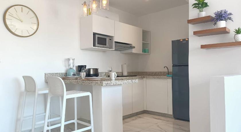 Beautiful Studio Very Close To The Beach and 5th Avenue