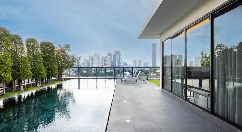 Bangkok Walton Suites Sukhumvit 4-Star Hotel exterior