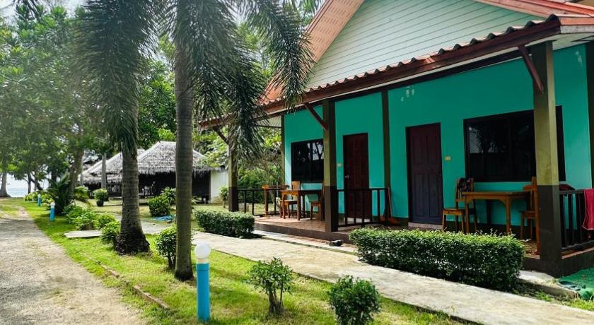Lanta L.D. Beach Bungalows - image 47