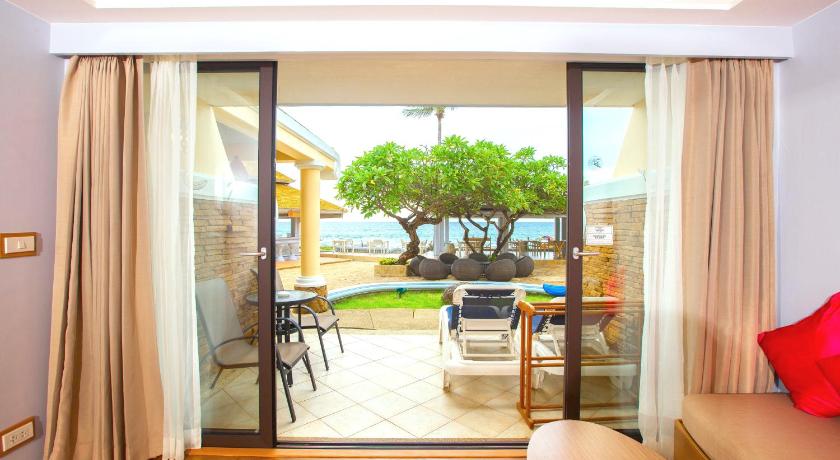 Image of Deluxe Room 8