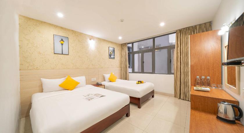 Image of Standard Family Room with Window 1