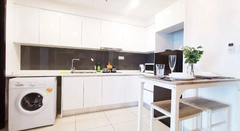 ジョホールバル Almas Suites - 1 Bedroom King w Balcony High Floor 3つ星 ゲストハウス レストラン