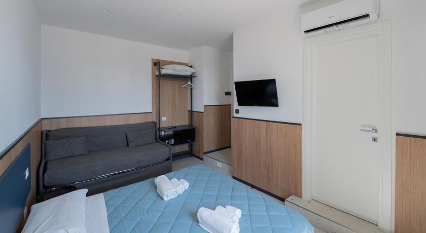 Image of Deluxe Double Room with Side Sea View 1