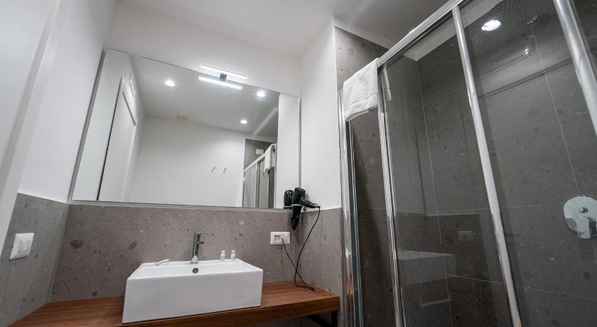 Image of Deluxe Double Room with Side Sea View 15