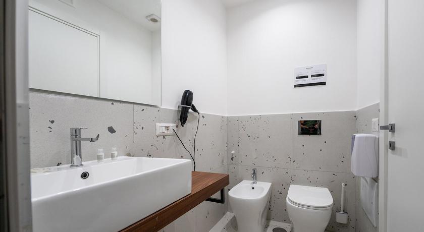 Image of Deluxe Double Room with Side Sea View 13