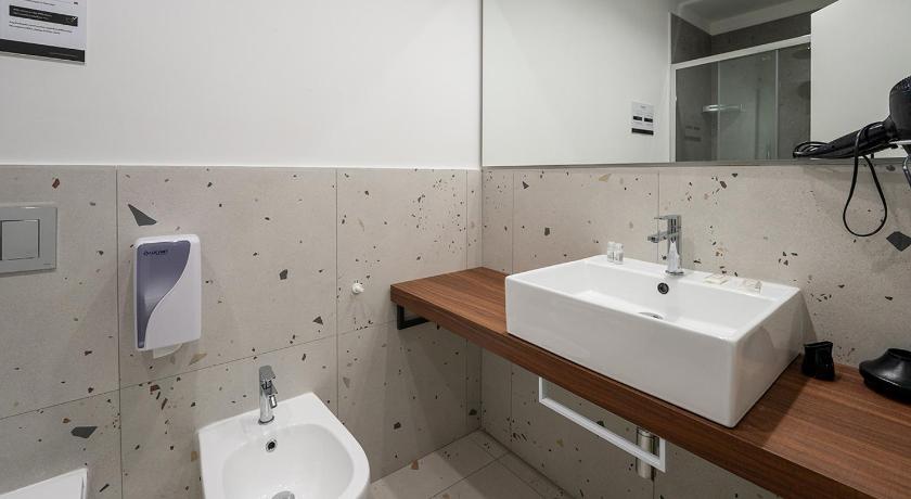 Image of Deluxe Double Room with Side Sea View 11