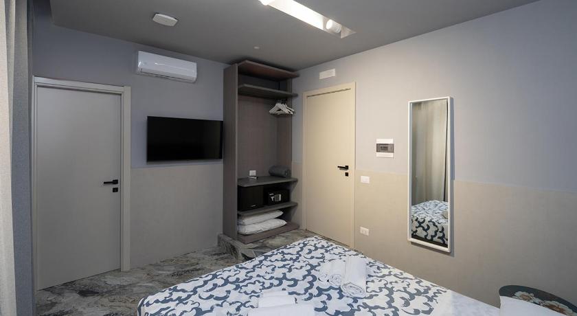 Image of Double or Twin Room with Side Sea View 17