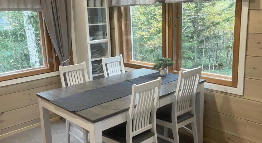 ヒイリンサルミ Ukkohalla, Sivumaki 4つ星 シングルルーム レストラン