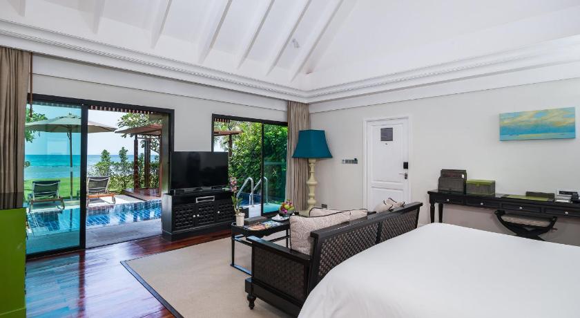 Image of 1 King Club Beachfront Pool Villa 5