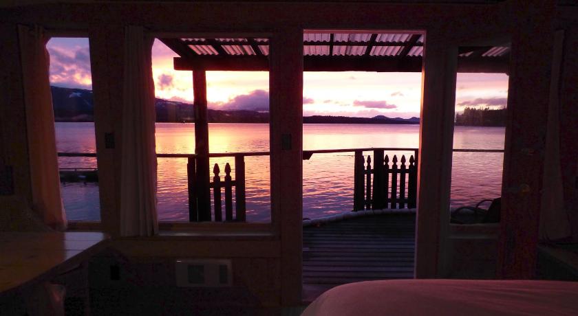 Seine Boat Inn — Hotel in Alert Bay (BC)
