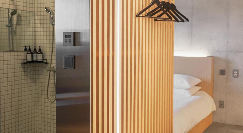 Image of Deluxe King Room 14