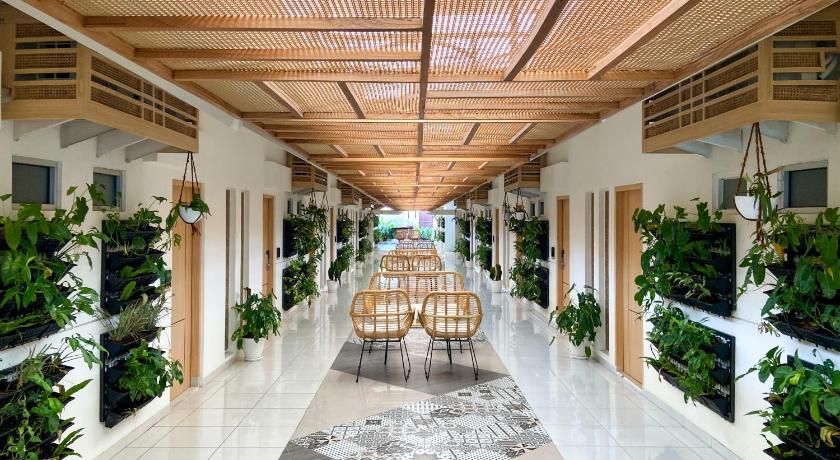 Masri Living by Daphna Management – Sleman, MN