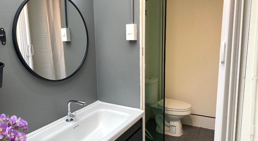 Image of Suite with Garden Terrace - Non-Smoking 11