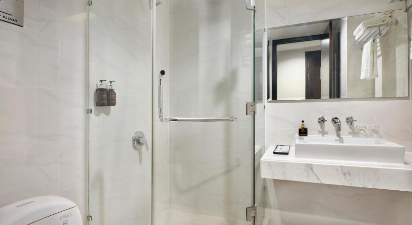 Image of Deluxe Double No Window 2