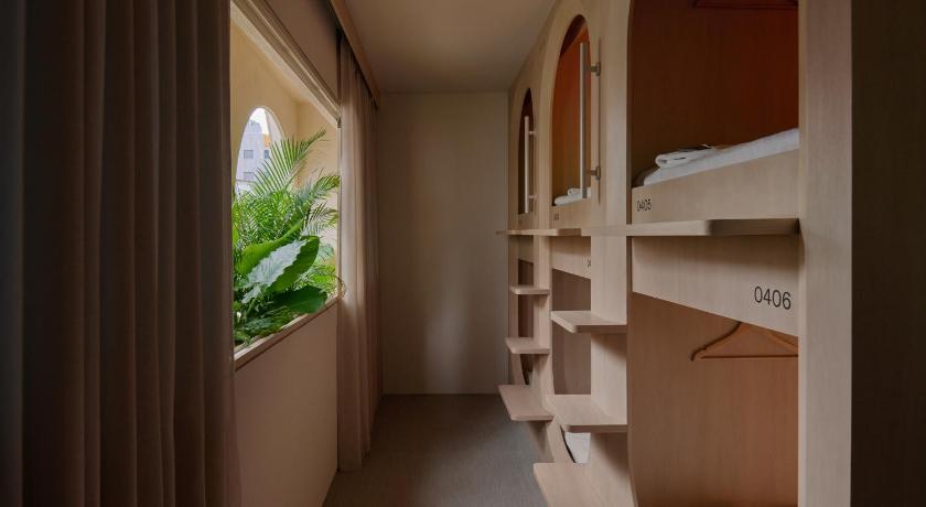 Image of Single Bed in Mixed Dormitory Room 0