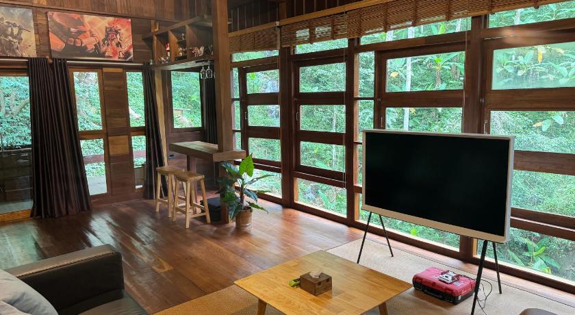 Image of Deluxe King Suite 0