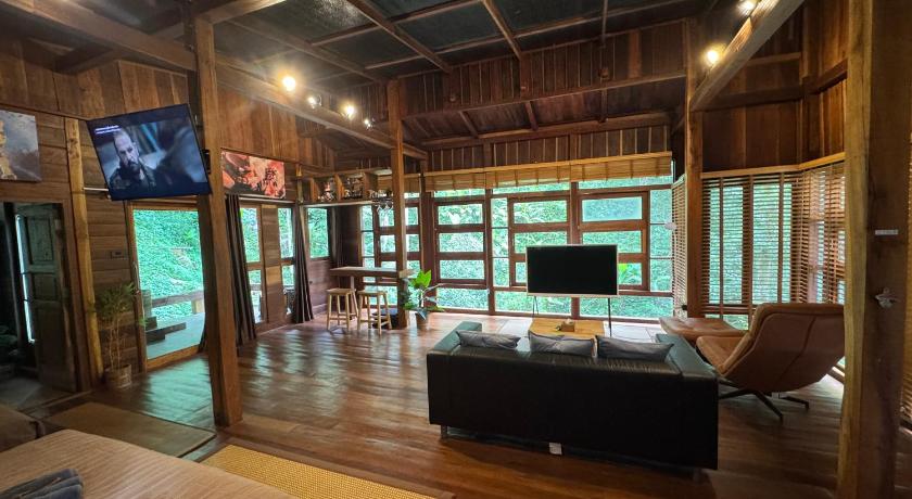 Image of Deluxe King Suite 4