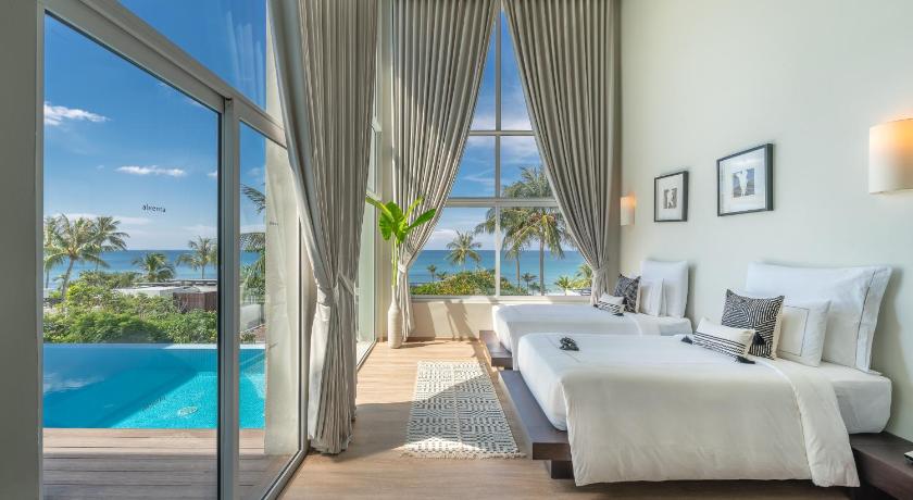 Image of 4 Bedroom Beachfront Villa 3