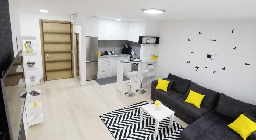 Bright Central Lux Apartment