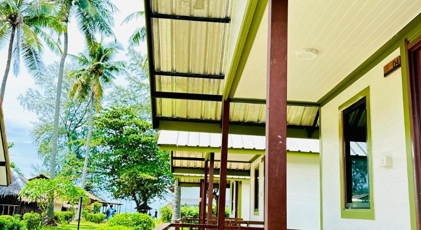 Lanta L.D. Beach Bungalows - image 36