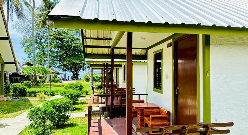 Lanta L.D. Beach Bungalows - image 33