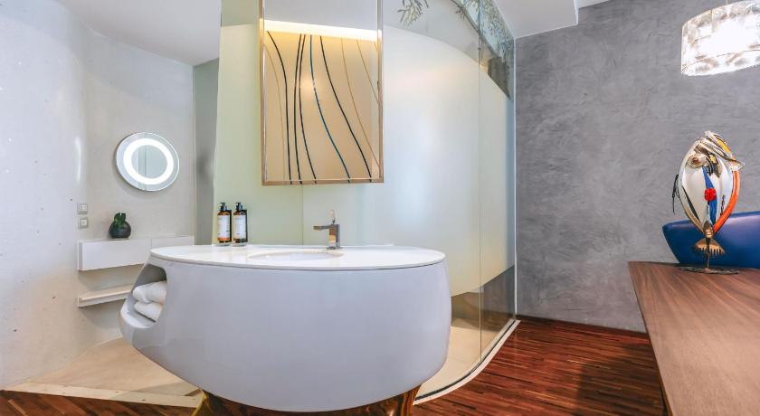 Image of Deluxe Double with Balcony 15