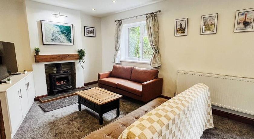 Three bedroom village home, near Grimsby and Cleethorpes