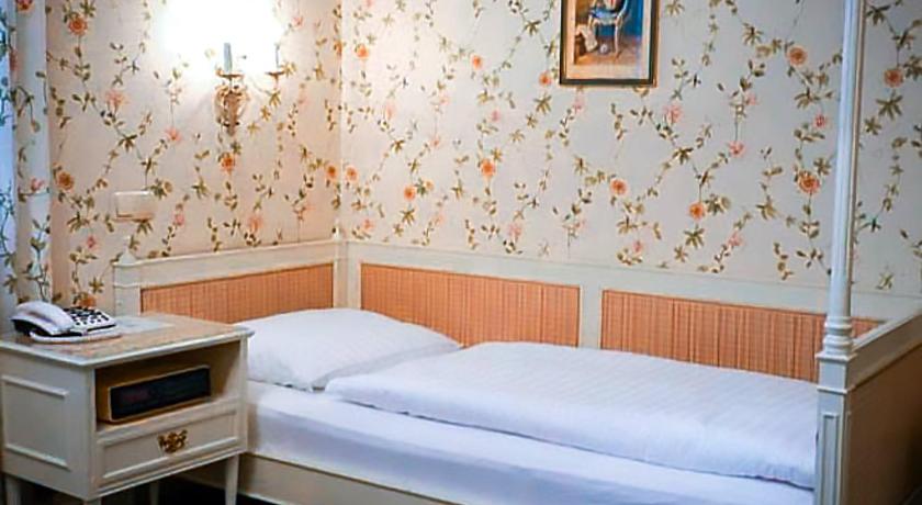 Image of Standard Twin Room 4