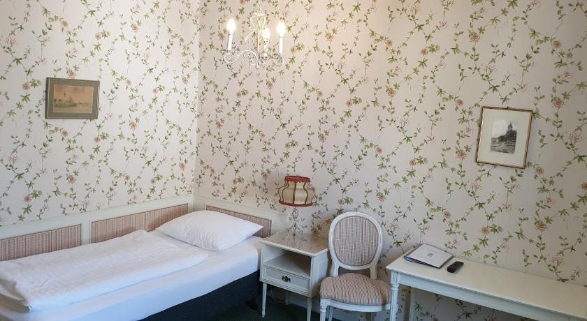 Image of Standard Twin Room 10