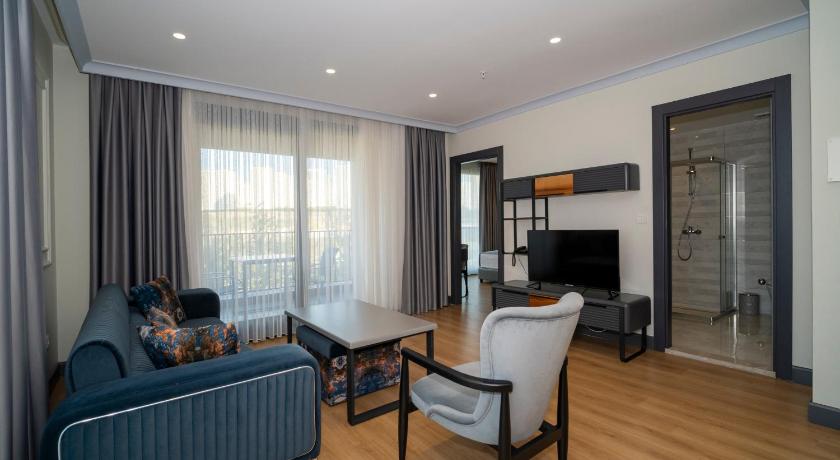 RUSEL PARK RESIDENCE - image 9