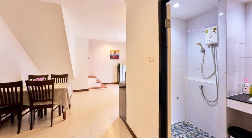 Image of Deluxe Family Room 12