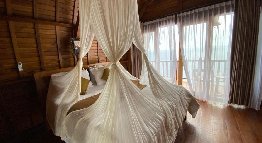 Suwehan Beach Cliff House - image 36