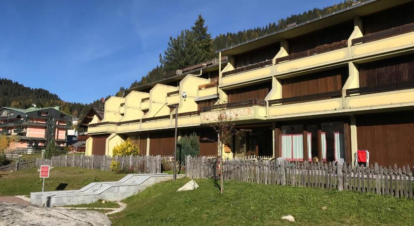 Image of Family Studio 16