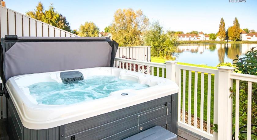 Windrush Lake 20, Summit Lodge P