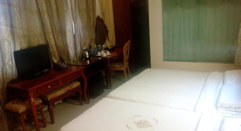 Image of Executive Family Room 9