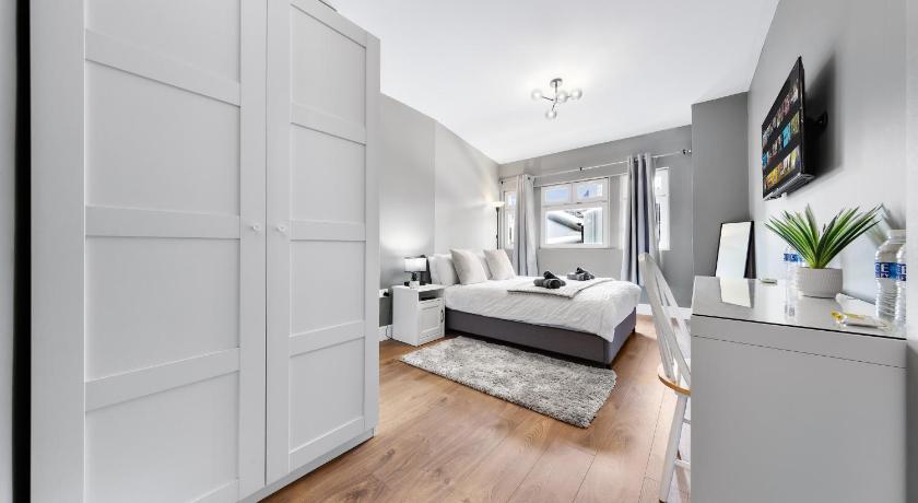 Image of Double Room with Private Bathroom 5