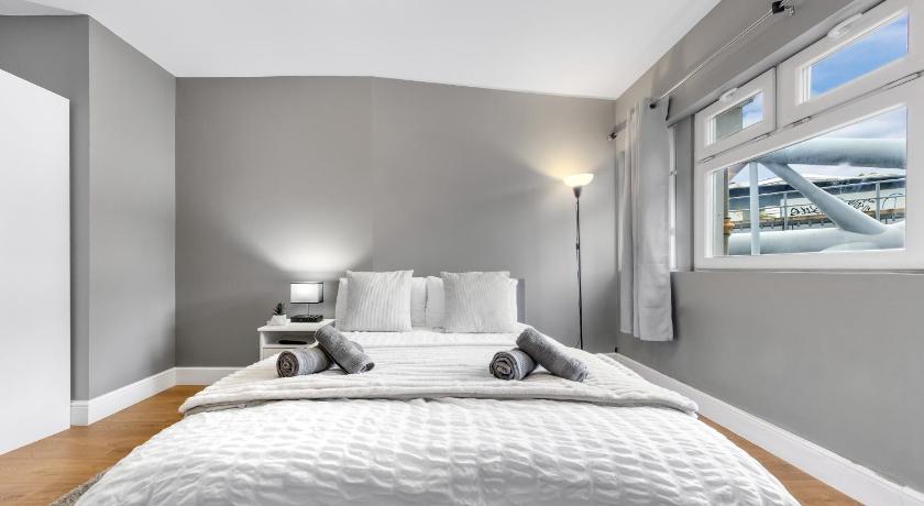Image of Double Room with Private Bathroom 10
