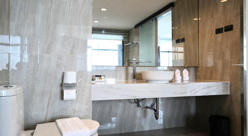 Image of Ocean Panorama Suite 14