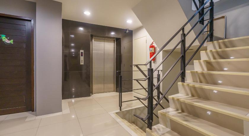 Deco Lux Hotel - image 2