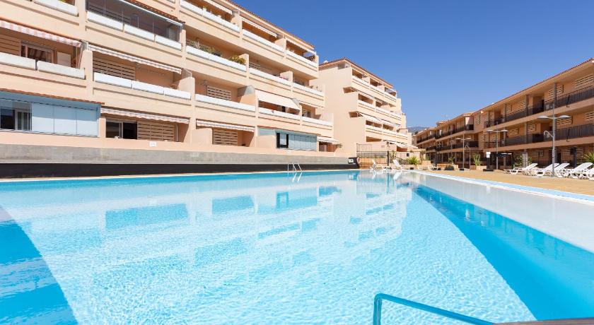 Los Seres , balcon y piscina