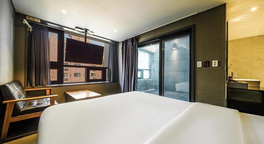 Zenith Hotel Bupyeong - image 36