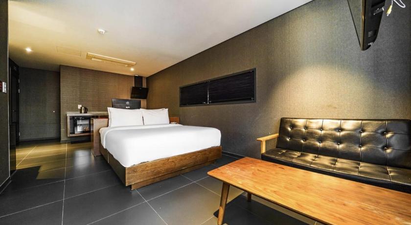 Zenith Hotel Bupyeong - image 34