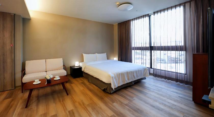 Image of Deluxe Queen Room with Two Queen Beds 4