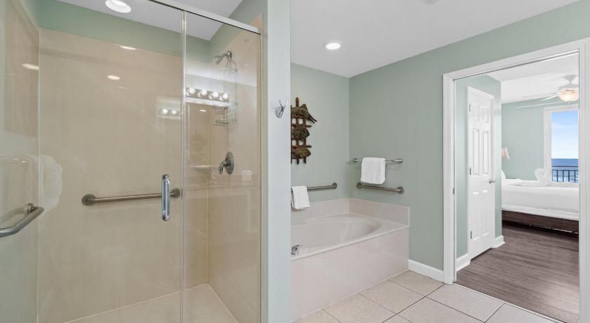 Image of Three-Bedroom Apartment with Sea View - 101W 12