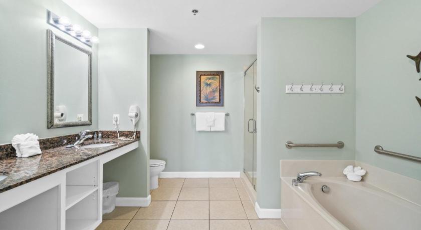 Image of Three-Bedroom Apartment with Sea View - 101W 2